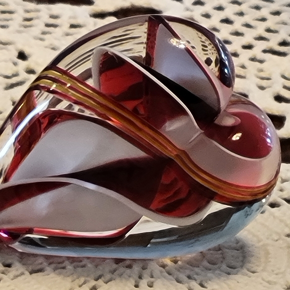 Art Glass Heart Paperweight with Red and White Swirls Heart. - Picture 10 of 12